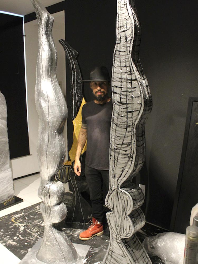 Creative process of the Connection series in Juca Máximo’s studio, combining sculpture and emotion.