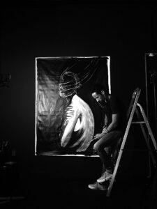 Artist Juca Máximo painting in his studio, exploring gesture, silence and the power to act through contemporary expressive painting.